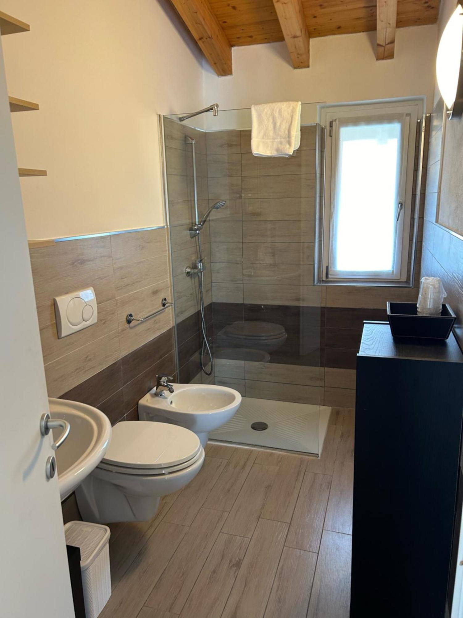 Apartament Menaggio Down Town Zewnętrze zdjęcie