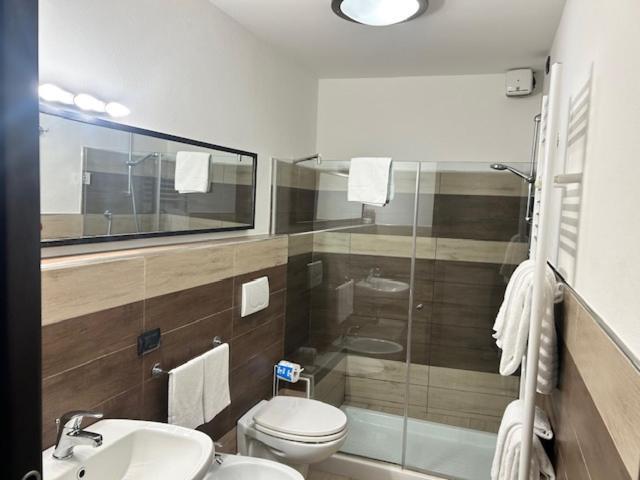 Apartament Menaggio Down Town Zewnętrze zdjęcie